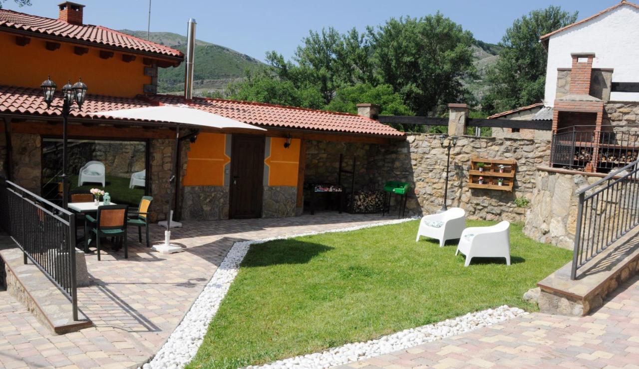Apartamento Turistico Casas De Manuel La Pola de Gordon Eksteriør bilde